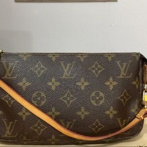 Selling it because I need money forthe holiday